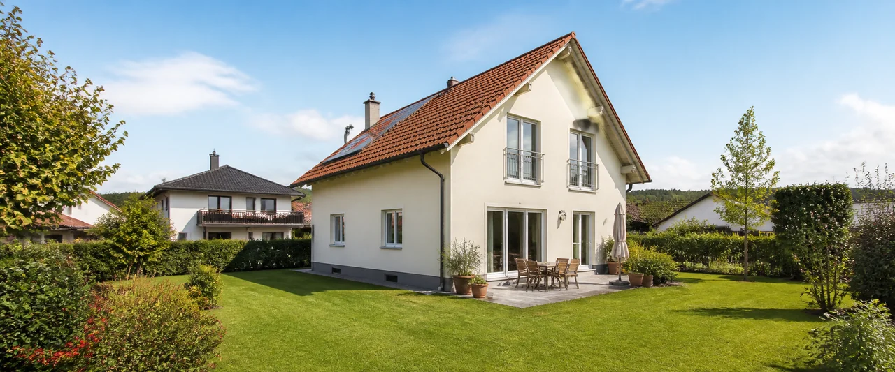 Helles österreichisches Wohnhaus mit Garten und Terrasse